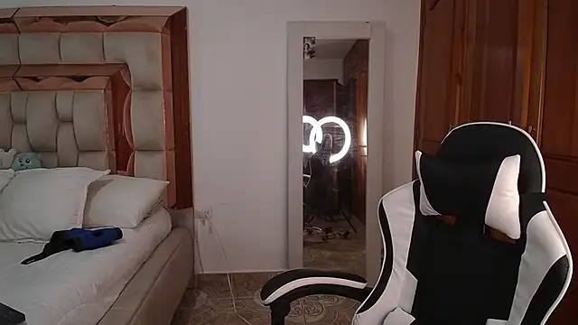 emilyaboott online show from March 7, 12:17 am