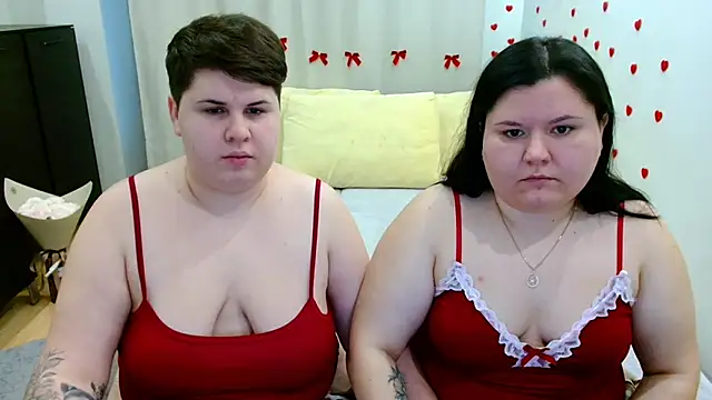 BeckyAndHellen online show from December 5, 12:06 pm