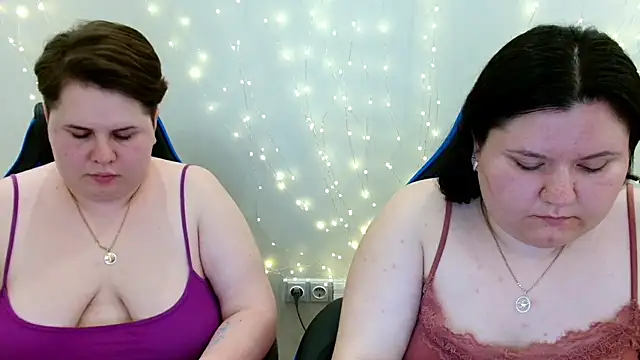BeckyAndHellen online show from May 21, 7:01 pm