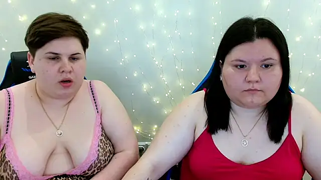 BeckyAndHellen online show from May 24, 2:05 pm