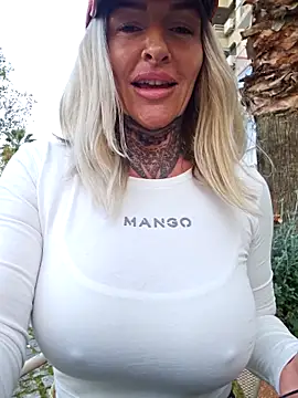 YourMommyBlair online show from November 12, 11:30 am