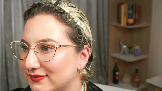 Ximenna Cruz online show from April 3, 8:51 pm