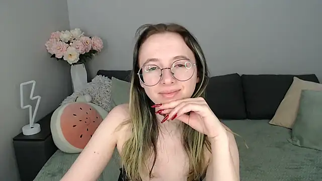 Mini Diva online show from September 13, 8:33 am