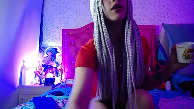 luly pink online show from December 13, 9:54 pm