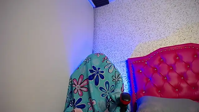 luly pink online show from March 17, 4:05 am