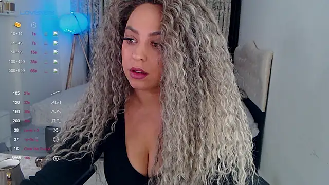 Snapshot of _Just_a_queen_3 chatting on October 17, 5:05 pm Just a queen 3 online show from October 17, 5:05 pm