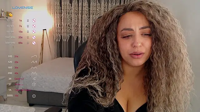 Snapshot of _Just_a_queen_3 chatting on October 5, 3:17 pm Just a queen 3 online show from October 5, 3:17 pm