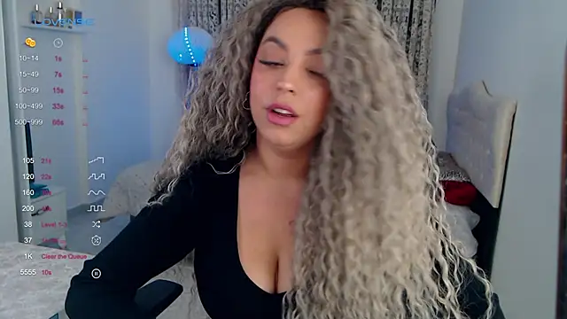 Snapshot of _Just_a_queen_3 chatting on October 14, 1:03 pm Just a queen 3 online show from October 14, 1:03 pm