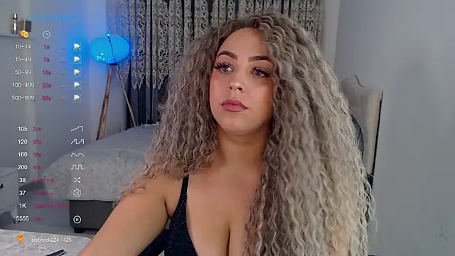 Snapshot of _Just_a_queen_3 chatting on October 21, 5:28 pm Just a queen 3 online show from October 21, 5:28 pm