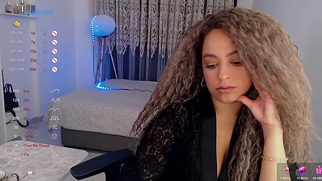 Snapshot of _Just_a_queen_3 chatting on October 12, 5:26 pm Just a queen 3 online show from October 12, 5:26 pm