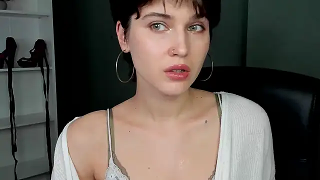 sarah perfect online show from April 16, 6:46 am