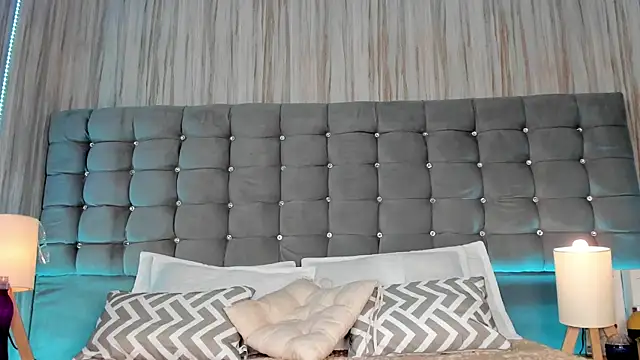 Poacahontasfg online show from November 14, 4:01 am