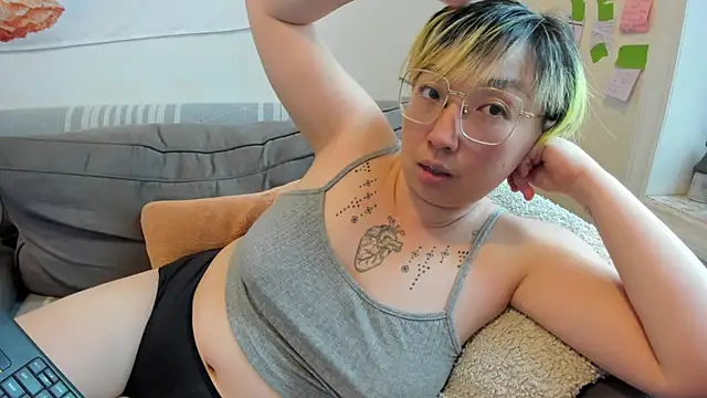 luxgray online show from July 18, 9:28 pm