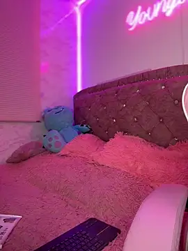 Yovng   Lau online show from February 12, 5:20 am