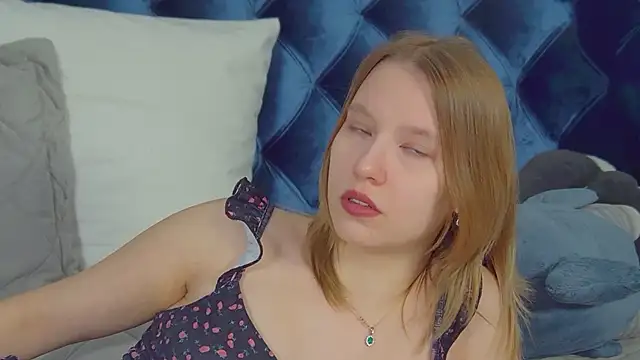 LiliLinn online show from April 3, 4:54 am