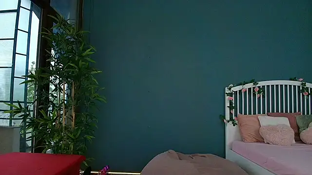 AlicePirs online show from May 12, 4:10 am