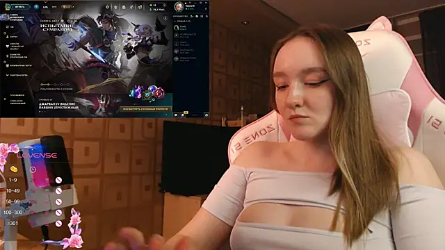 Snapshot of MoonlishSiren chatting on October 20, 8:56 pm MoonlishSiren online show from October 20, 8:56 pm