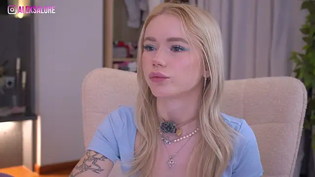 LexieLoree online show from April 19, 2:33 am