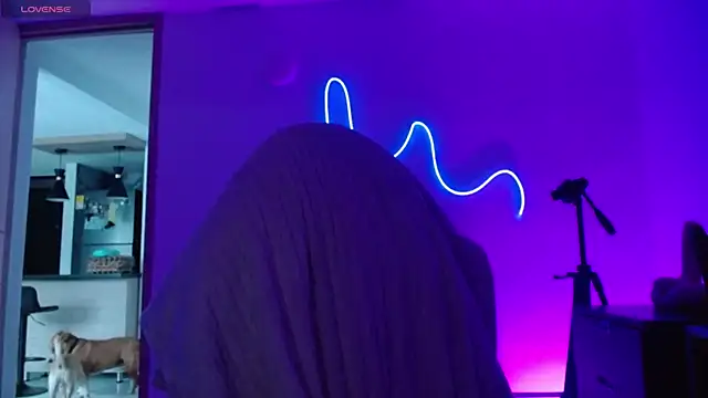 Layna cold online show from April 14, 11:54 am