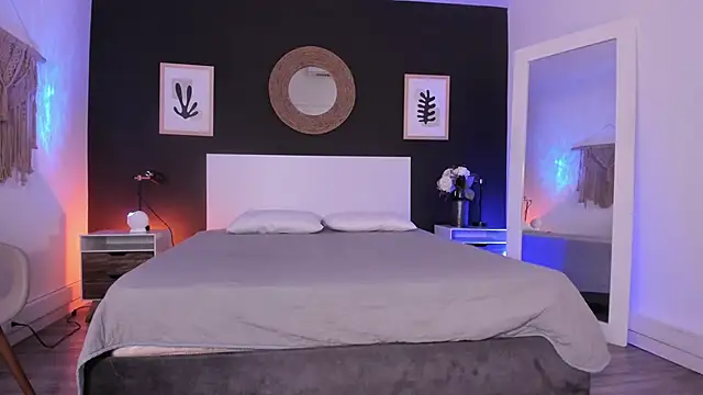 VioletPaket online show from September 11, 11:54 am