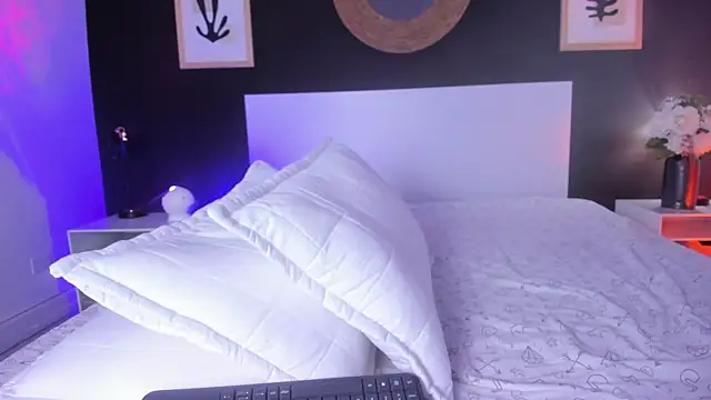 VioletPaket online show from October 28, 4:24 pm