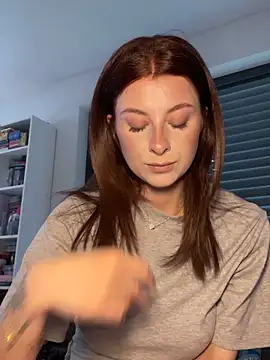 Mia-Minou online show from April 19, 10:04 am