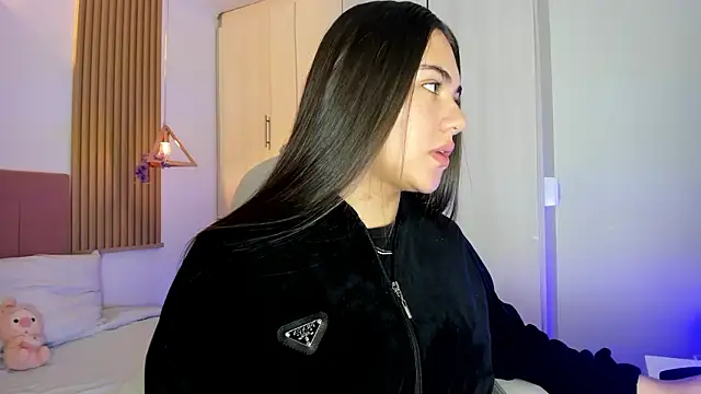 mia nevaeh online show from March 16, 8:35 pm