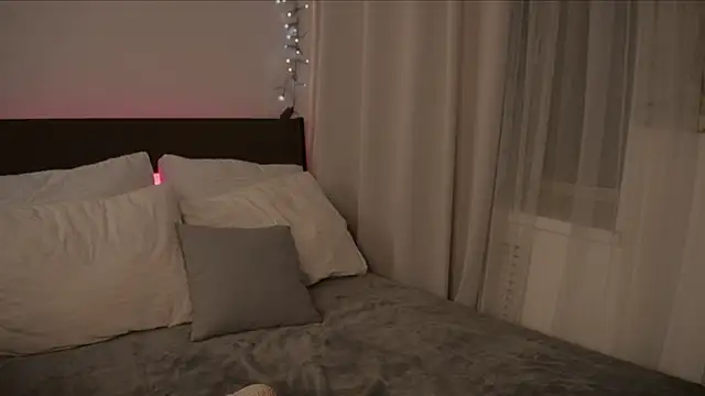 Freckle Diyana online show from November 4, 9:42 pm