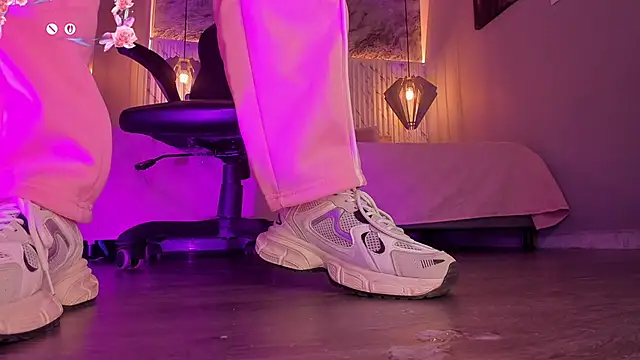 charlotte  grey online show from February 15, 11:53 am