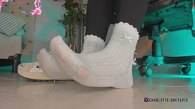 charlotte  grey online show from February 17, 8:30 pm