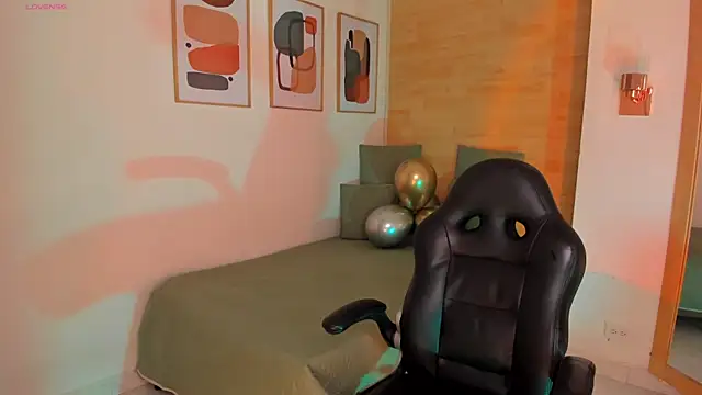 charlotte  grey online show from December 15, 1:38 pm