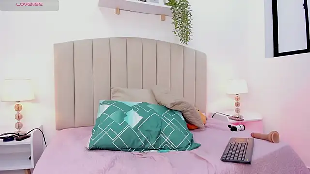 Mia thompson 19 online show from October 25, 8:48 pm