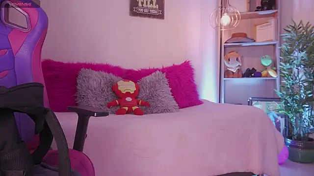 madelyn rose  online show from February 28, 2:00 am