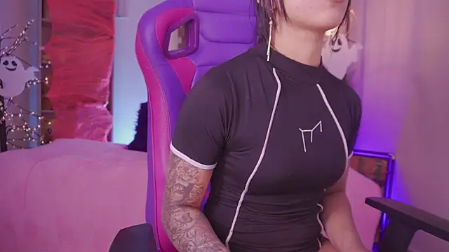 madelyn rose  online show from October 18, 2:25 am