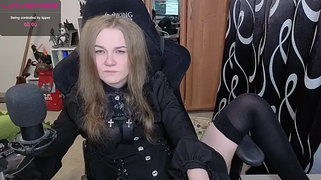 stellablondy online show from April 8, 6:10 pm