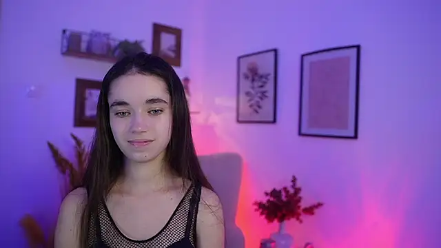 Gia Paige18 online show from November 28, 3:15 pm