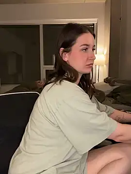 nerdynina online show from February 8, 1:20 am