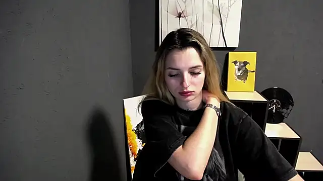 lady olivia  online show from May 5, 2:20 pm