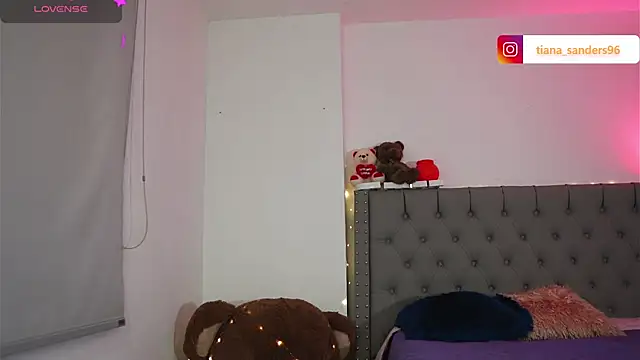 Tiana sanders online show from November 4, 2:27 am