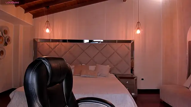 KatieStonne online show from October 2, 4:28 am