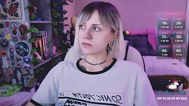 NaniMoore online show from April 11, 8:01 pm