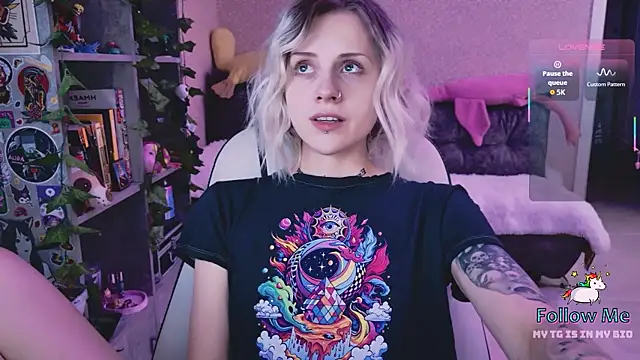 NaniMoore online show from March 27, 8:09 pm