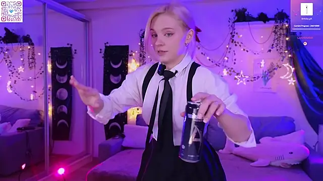 Moonlight Mia online show from April 4, 9:13 pm