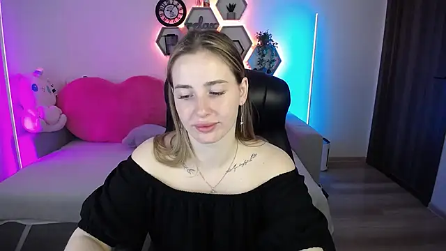 SabrinViolet online show from June 20, 8:18 am