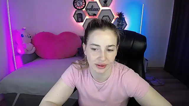 SabrinViolet online show from June 24, 9:30 am