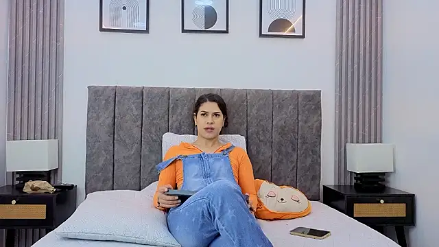 Luciana Ortiz1 online show from February 2, 1:32 pm