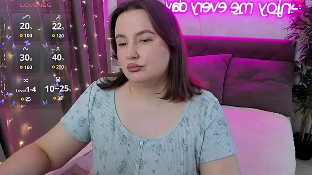 FeralPeach online show from December 17, 5:44 am