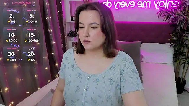 Snapshot of FeralPeach chatting on October 26, 5:47 am FeralPeach online show from October 26, 5:47 am