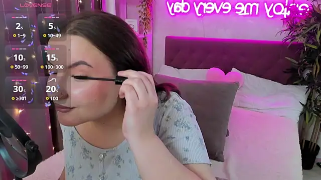 FeralPeach online show from March 8, 5:11 am