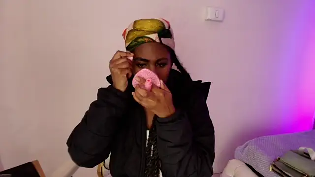 Queen perla  online show from November 17, 11:44 am